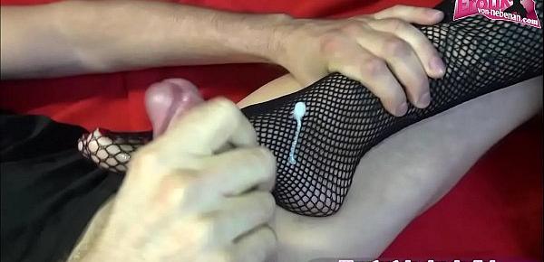 Footjob in nylons bis zum abspritzen von deutscher junger amateur teen